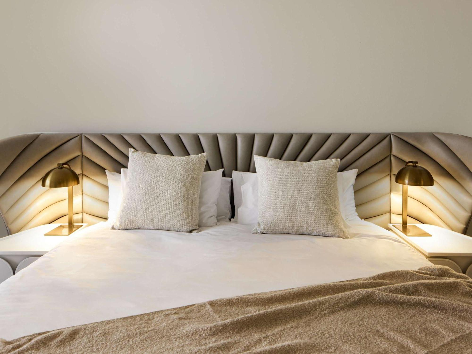 The Playford Adelaide - Mgallery Exteriér fotografie A bed with a headboard